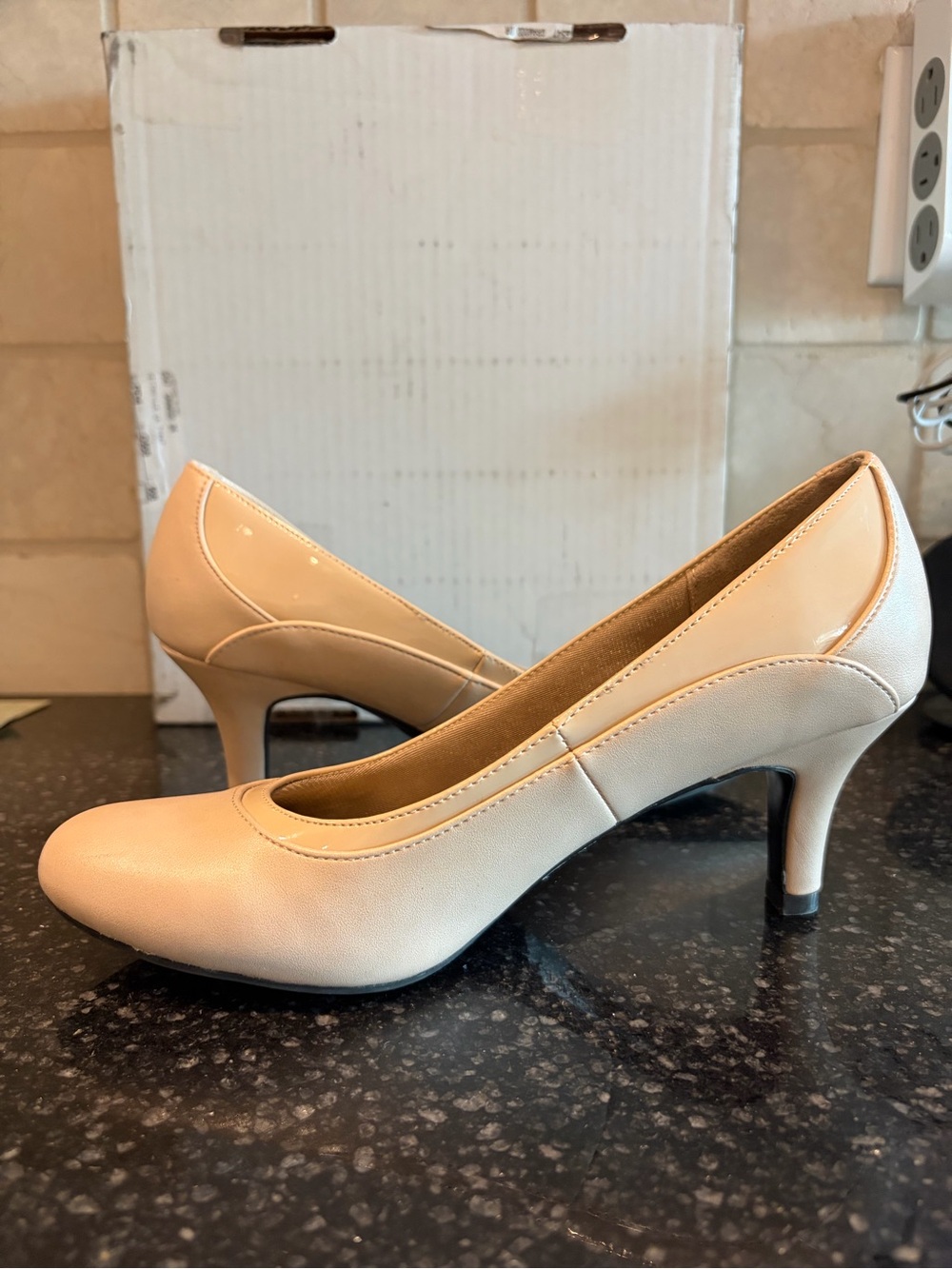 Life Stride Nude/Cream Mid Heel Pumps